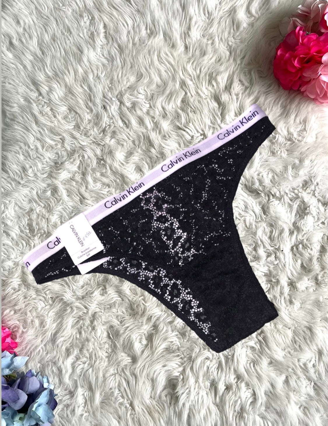 Panty Calvin Klein de encaje